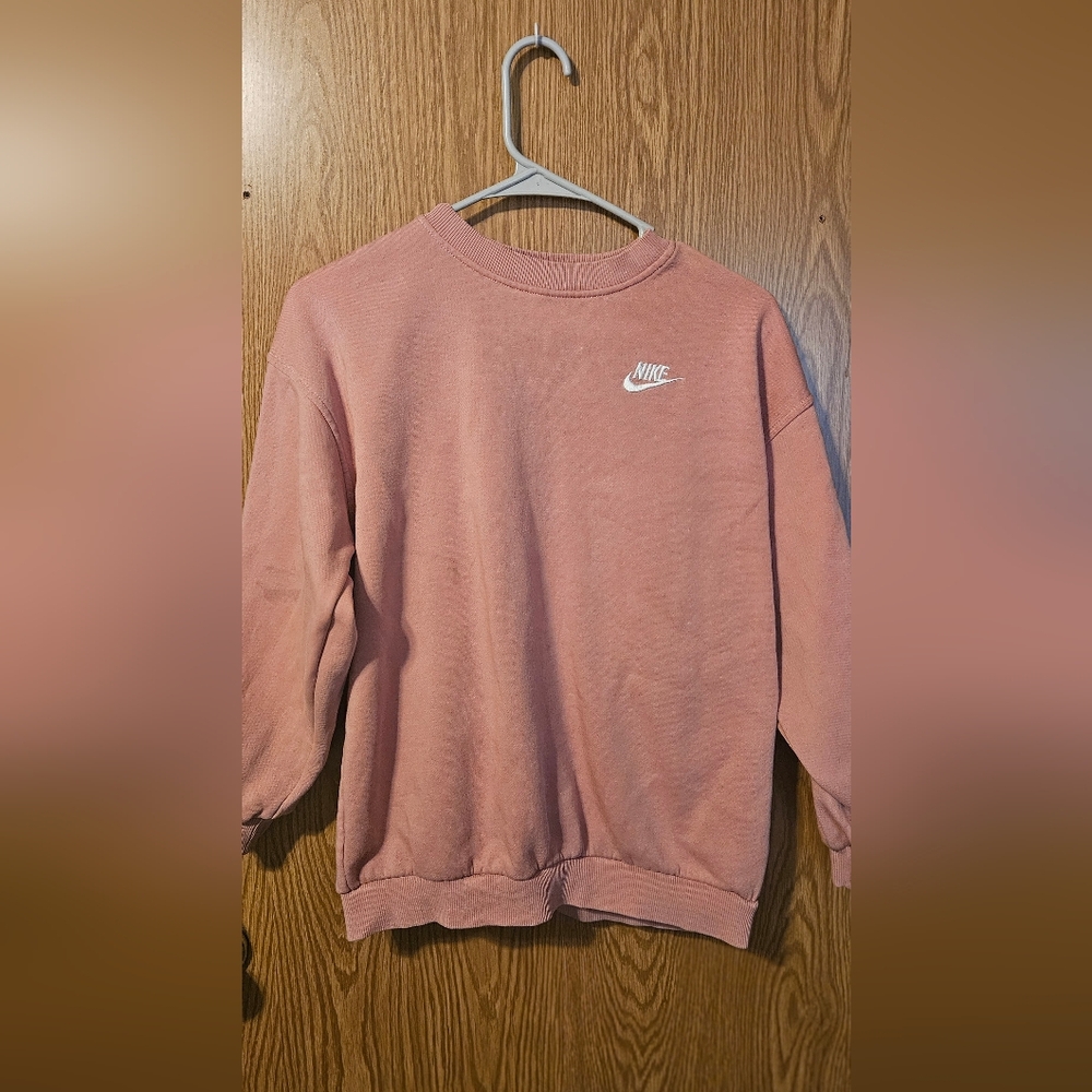 Nike Women’s Crewneck Sweatshirt in Dusty Rose with White Swoosh